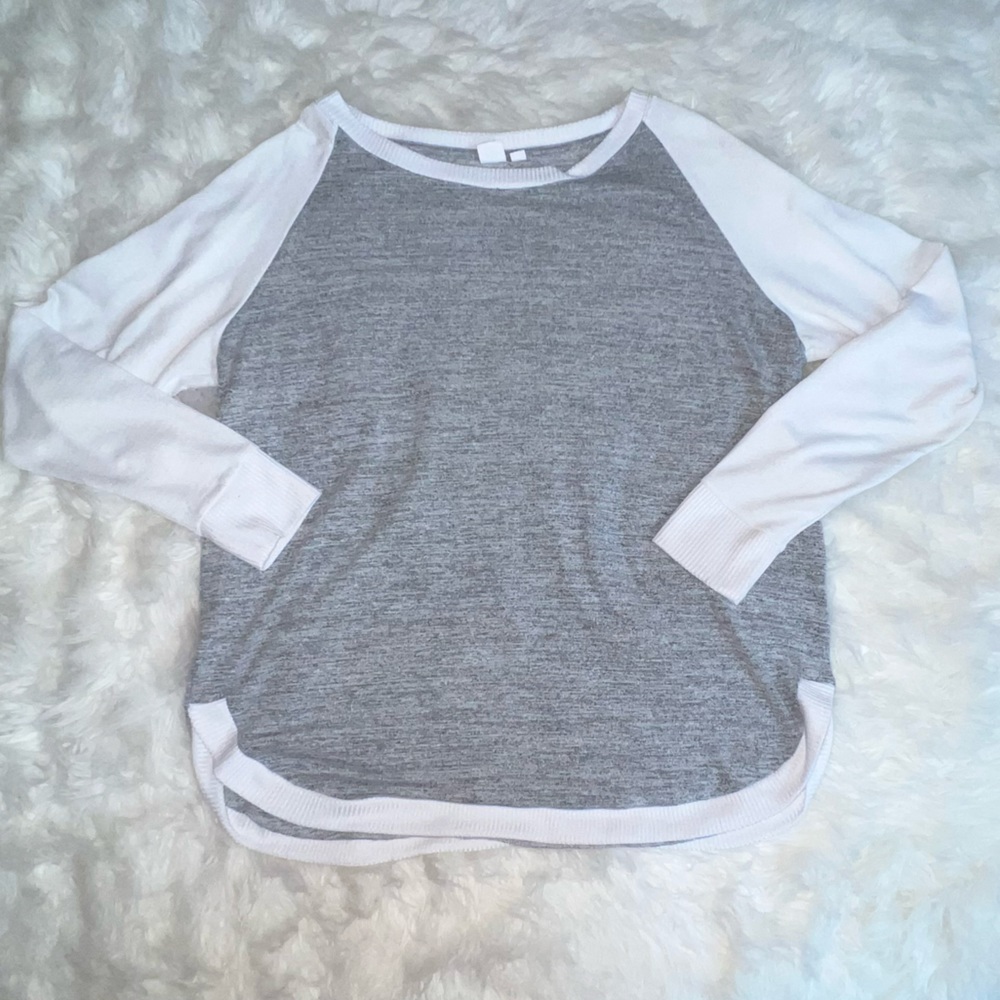 Gap Gray and White Long Sleeve